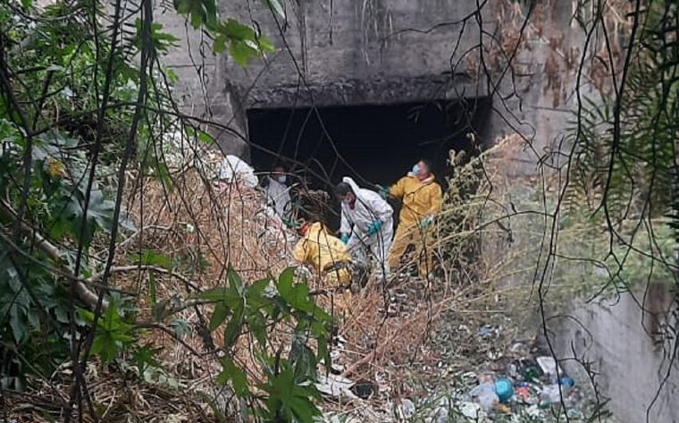 Rastrillaje en barrio Altos de General Paz en busca de arma de fuego.