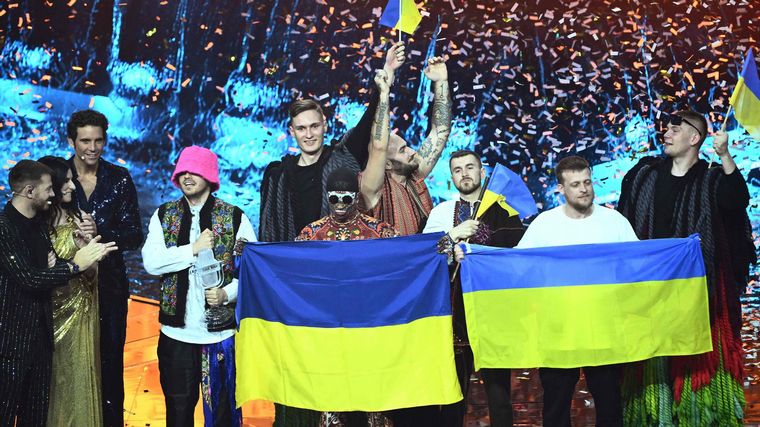 FOTO: Con un canto a la patria, Ucrania ganó Eurovisión 2022 (El País)