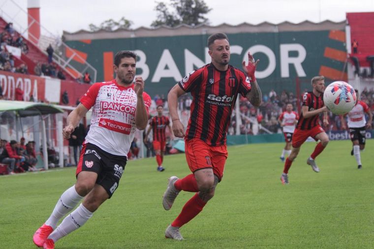 FOTO: Instituto venció 2-1 Defensores de Belgrano y sigue prendido