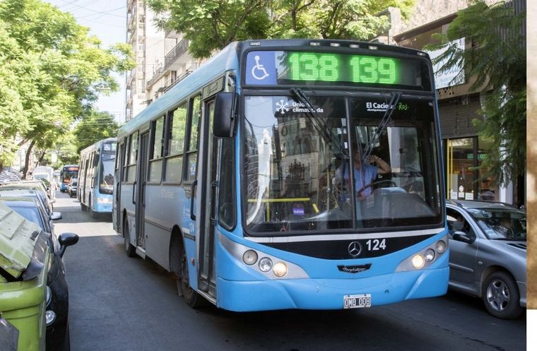 FOTO: El transporte urbano en Rosario atraviesa una crisis de pasajeros que buscan revertir