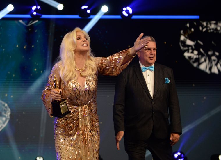 Susana se mostró emocionada con el galardón recibido.