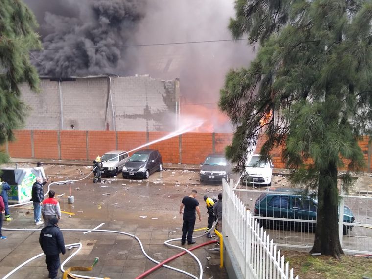 Se registró un gran incendio en Dock Sud: las imágenes