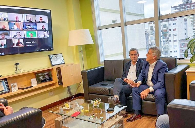 Javkin y Llaryora participaron del cónclave para destrabar el paro de transporte.