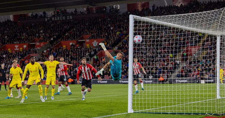 Liverpool ganó y define con el City quien se queda con la liga.