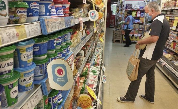 Los aumentos en alimentos siguen por encima de la inflación (Foto: Archivo).