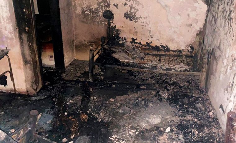 El cuarto quedó destruido por el fuego (Foto: El Doce)