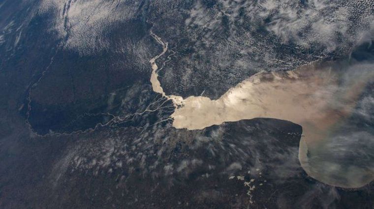FOTO: La NASA compartió una imagen del límite entre Argentina y Uruguay.