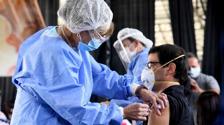 FOTO: Cuarta dosis de la vacuna contra el coronavirus, liberada en la provincia de Santa Fe