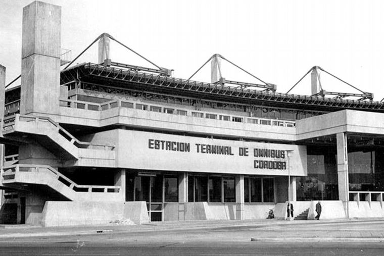 FOTO: En 1971 se inauguró el primer edificio (Hitos del Diseño en Córdoba/Edisur)