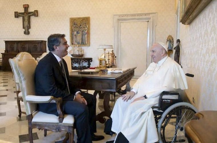 FOTO: Bergoglio y Capitanich, en su reunión en el Vaticano. 