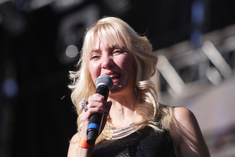 Ivana Ferrucci en la conducción de Córdoba Patria.