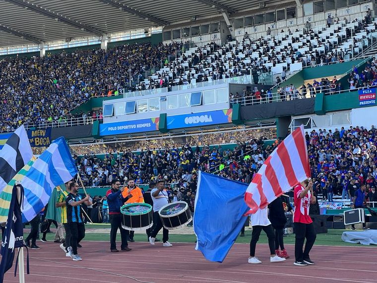 Los hinchas entraron a la cancha minutos antes comenzar el encuentro entre Boca-Tigre