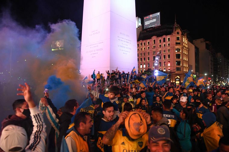 FOTO: Incidentes en el Obelisco durante los festejos de Boca.