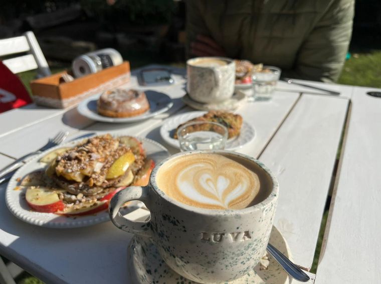 Luva, el café que funciona en una herrería y es un éxito