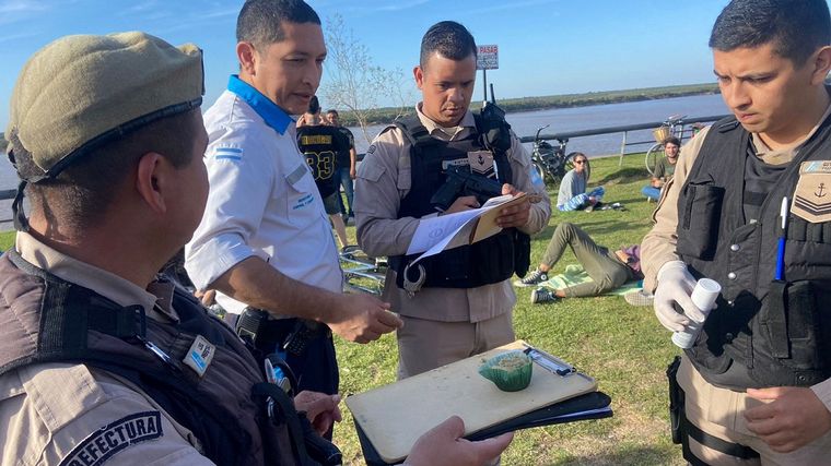 FOTO: Vendían muffins con marihuana en el parque: fueron detenidos