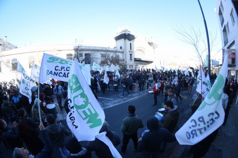 FOTO: Mañana complicaba por movilización del Suoem en el centro de Córdoba
