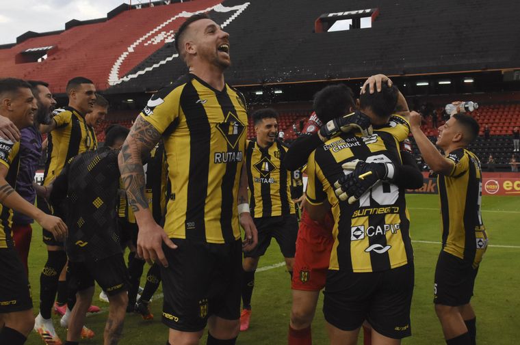 Deportivo Madryn dio el gran batacazo ante Huracán en los penales.