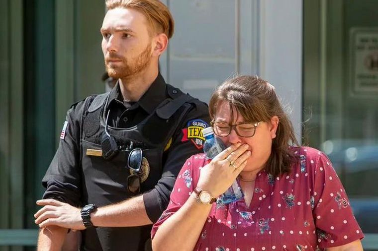 El dolor de los familiares (Foto: William Luther / San Antonio Express-News).