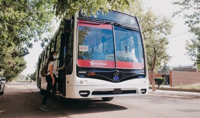 Senadores de San Juan y Tucumán pidieron por el reparto de subsidios al transporte.
