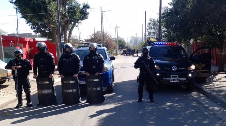 Cinco detenidos por el cierre de