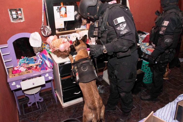 Cinco detenidos por el cierre de