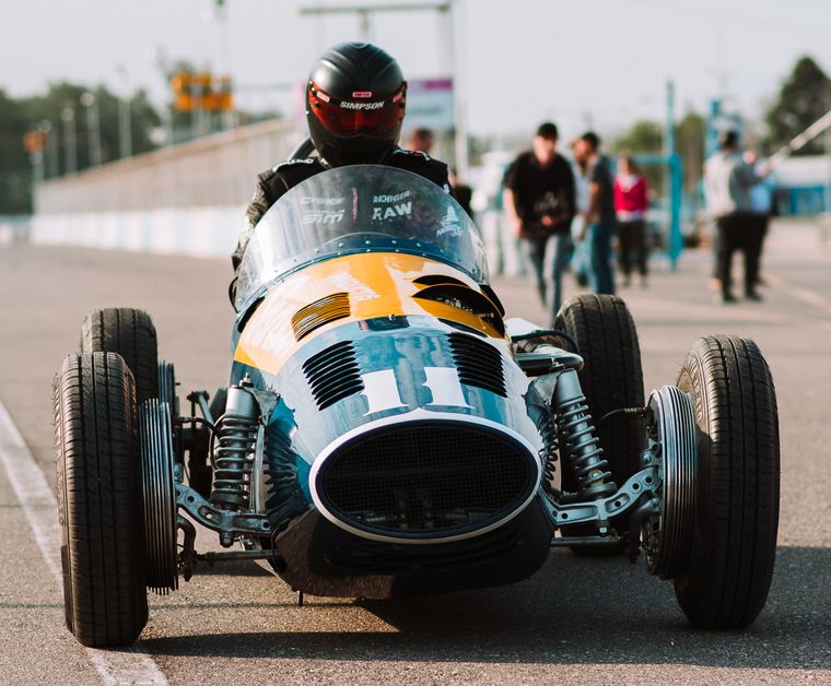 Es el cuarto auto fabricado por Alfredo Pian en Las Rosas, en 1947.
