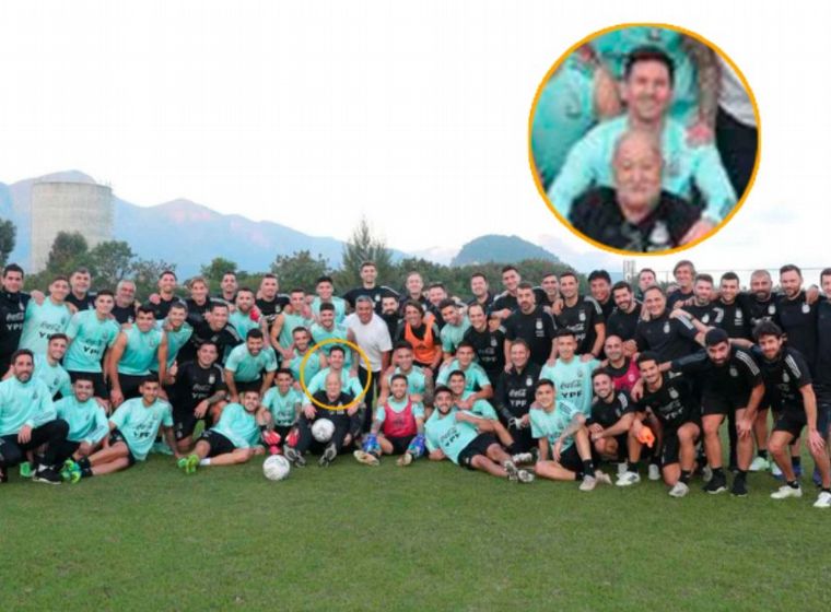 Lionel Messi abraza a Omar Souto en una foto antes de la Copa América 2021