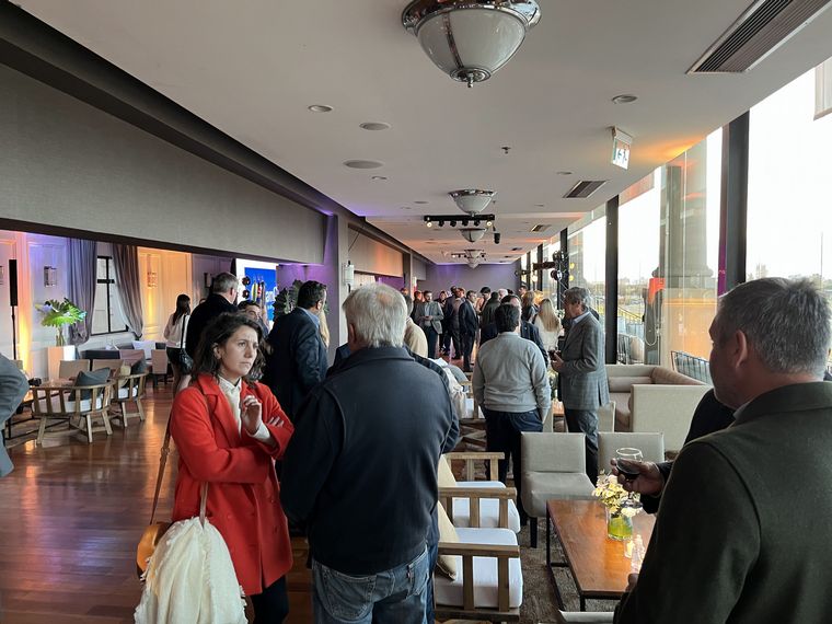 El compartió un cóctel en la previa de la ceremonia