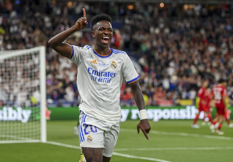 FOTO: Vinicius Júnior festeja el tanto que le dio el título al Real Madrid. (Foto: NA)