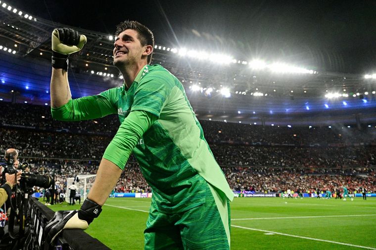 Thibaut Courtois fue la figura del partido con varias atajadas claves. (EFE)