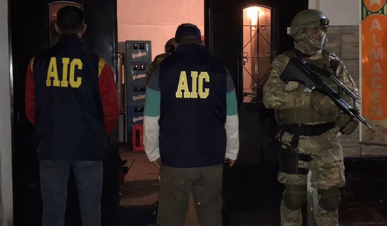 Narcotráfico: Gendarmería y AIC detuvieron a integrantes de una banda en Rosario. 
