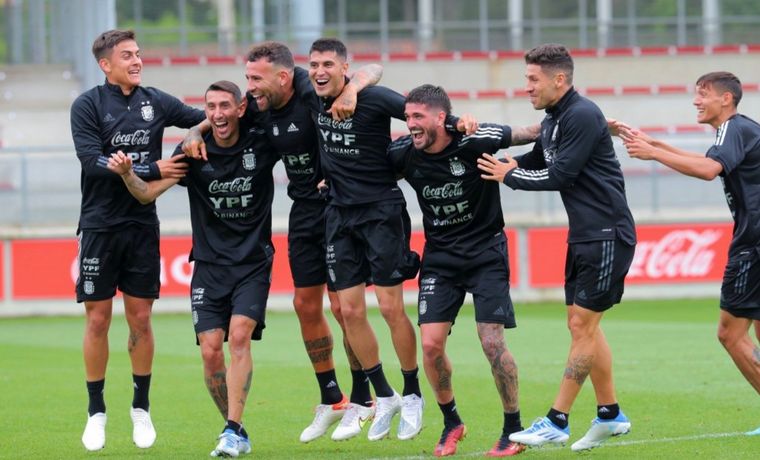 La Selección durante un entrenamiento animado y con excelente humor.