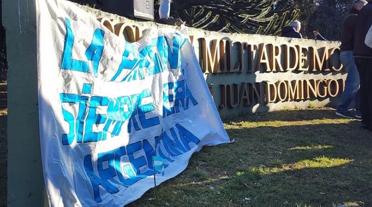 Vecinos se movilizan contra la cesión de tierras a mapuches
