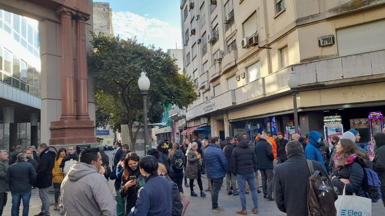 FOTO: Amenaza de bomba a tres bancos en en el centro de Rosario. 