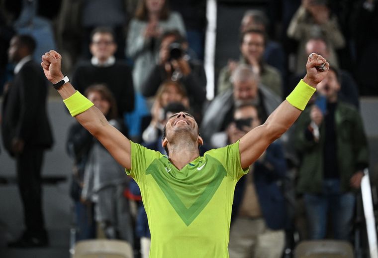 FOTO: Euforia. Con 35 años, Rafael Nadal le ganó una nueva batalla a Novak Djokovic.