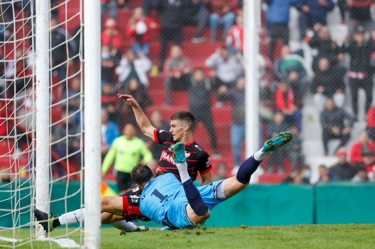 Instituto goleó a Tristán Suárez y sigue prendido arriba en la tabla de posiciones.