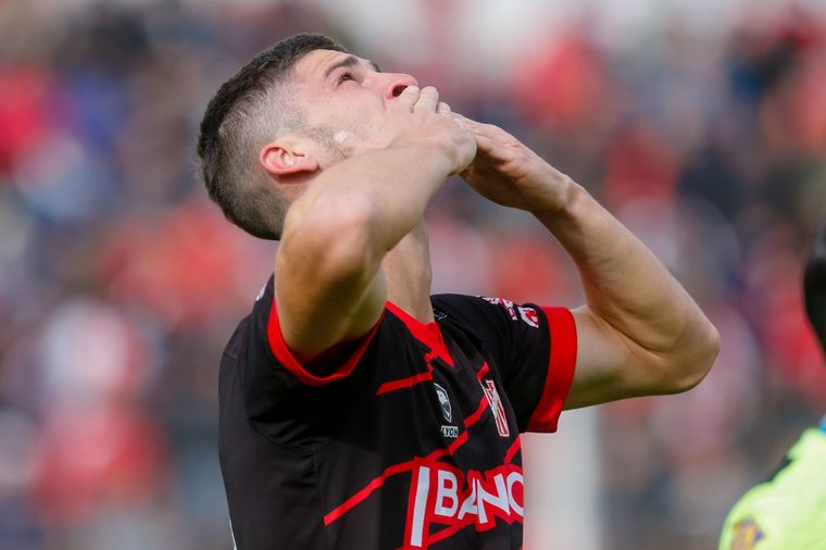 Instituto goleó a Tristán Suárez y sigue prendido arriba en la tabla de posiciones.