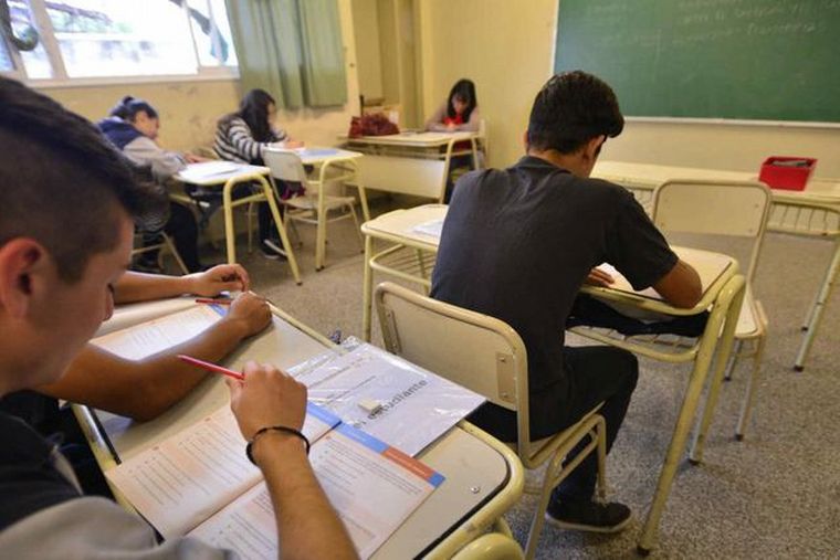 En Santa Fe proponen que los estudiantes no repitan en la escuela secundaria