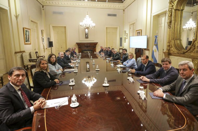 El Presidente y los mandatarios oficialistas buscan ampliar el máximo tribunal. 