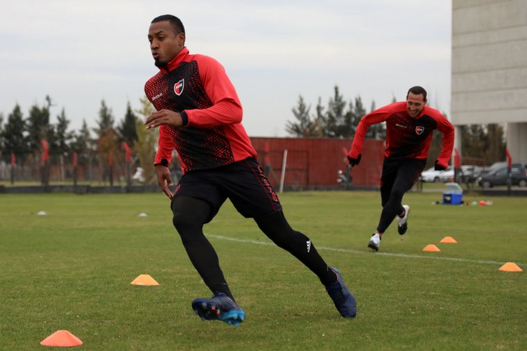 Lema y Ditta, fijas en el once de Sanguinetti