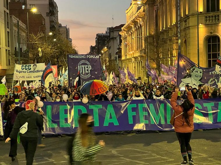 Una multitud se congregó en la marcha de Ni una Menos en Córdoba