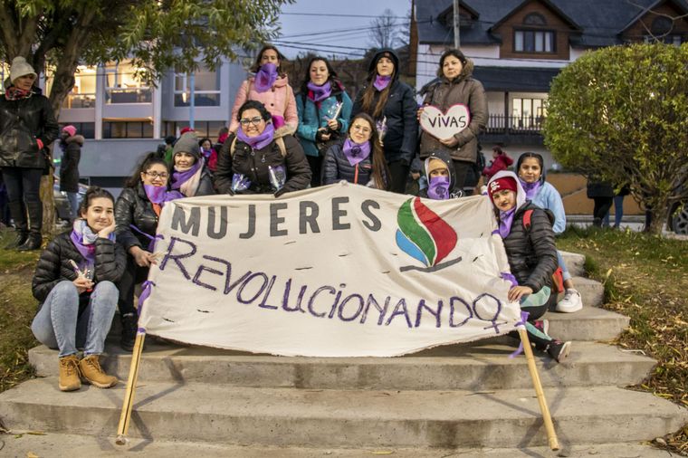 Colectivos feministas de Tierra del Fuego marcharon por el “Ni una menos”.