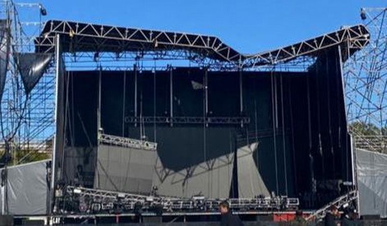 Así quedó el escenario montado para el show que debía dar Tini en Santa Fe. 
