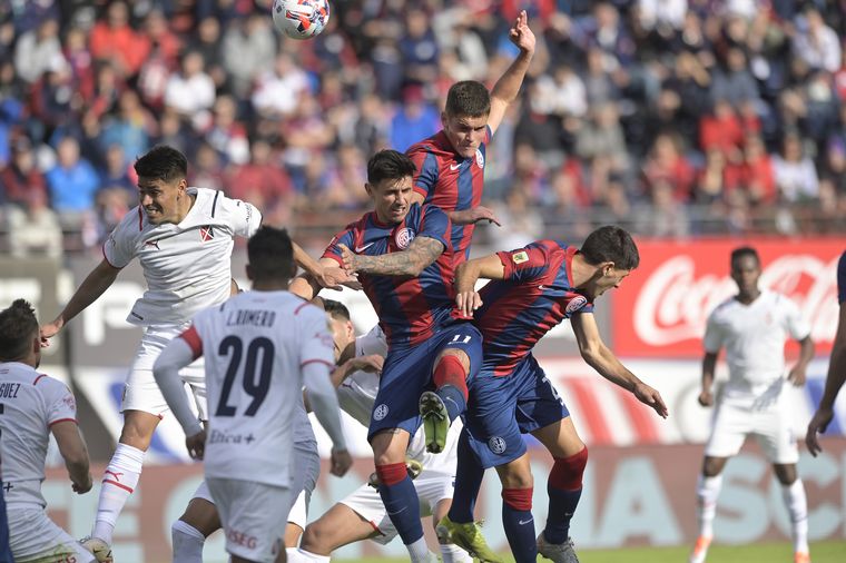 FOTO: San Lorenzo e Independiente igualaron 1-1 en el Nuevo Gasómetro.