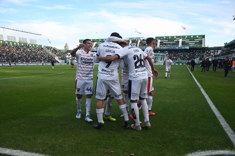 Newell's debutó con triunfo en su visita a Banfield por la Liga Profesional. 
