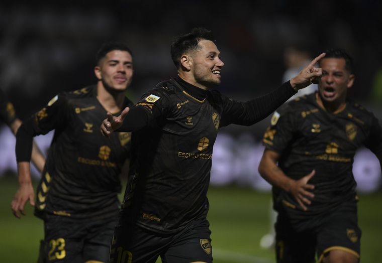 FOTO: Con un gol de Mauro Zárate, Platense le ganó a Godoy Cruz por 2-1.