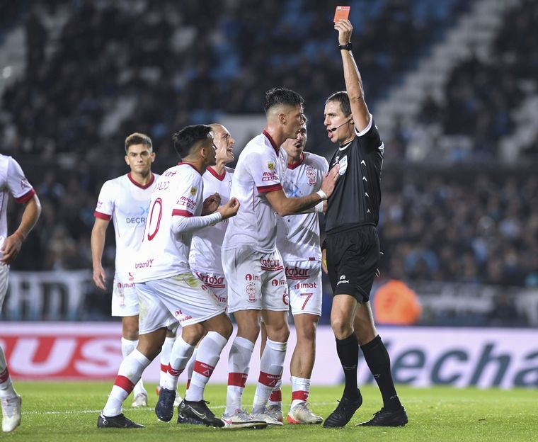 Racing le ganó 2 a 0 a Huracán.