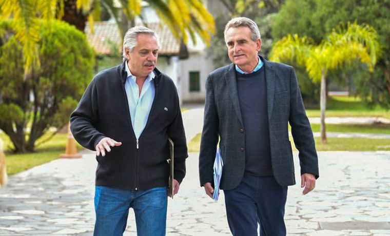 Alberto Fernández y Agustín Rossi. 