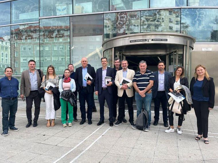 Ministros y empresarios se reunieron con referentes del País Vasco