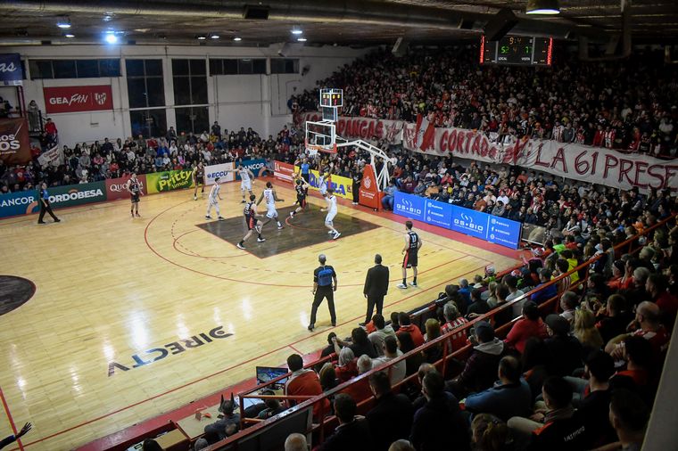 Instituto tuvo el peor partido de la temporada y cayó ante Quimsa de local.